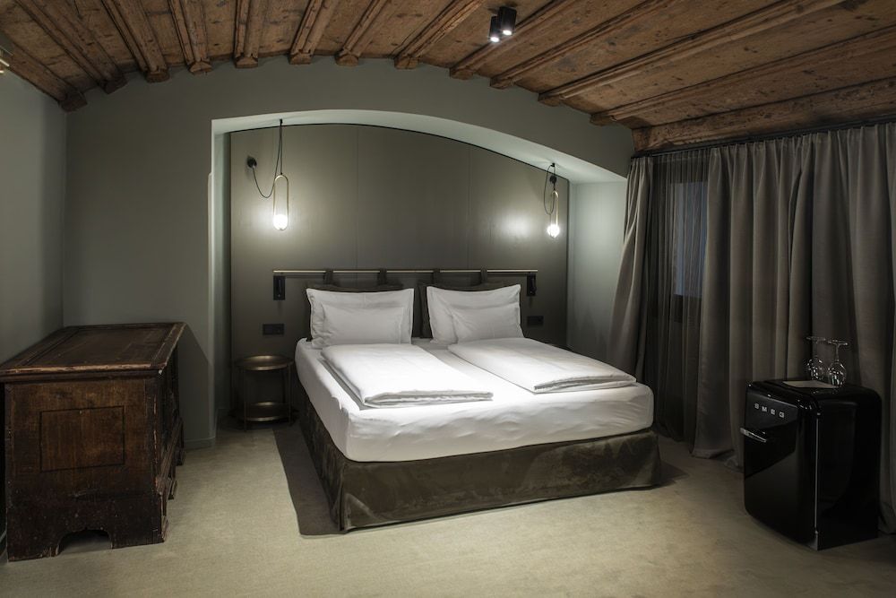undefined Altstadthotel Weisses Kreuz 2