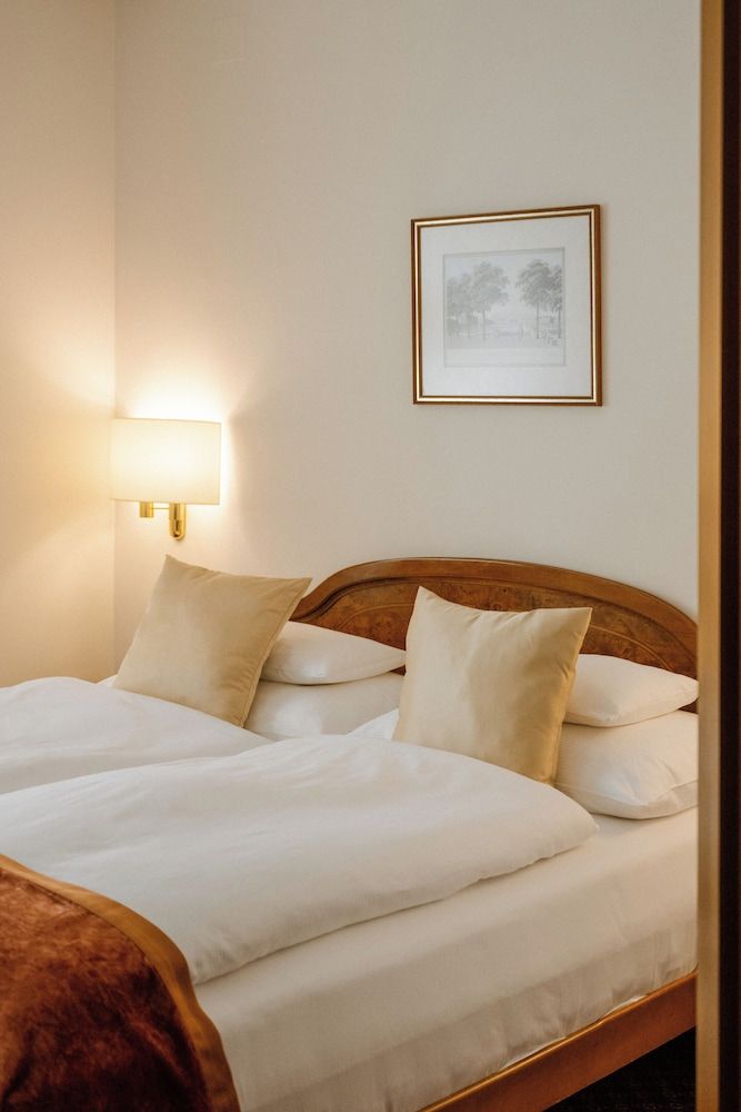 Hotel City Central Double Room, Courtyard View 2