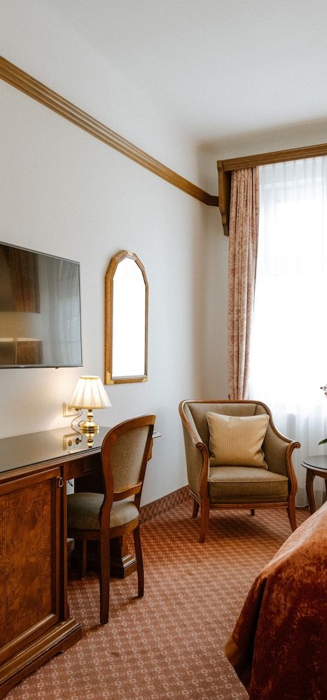 Hotel City Central Double Room, Courtyard View 7