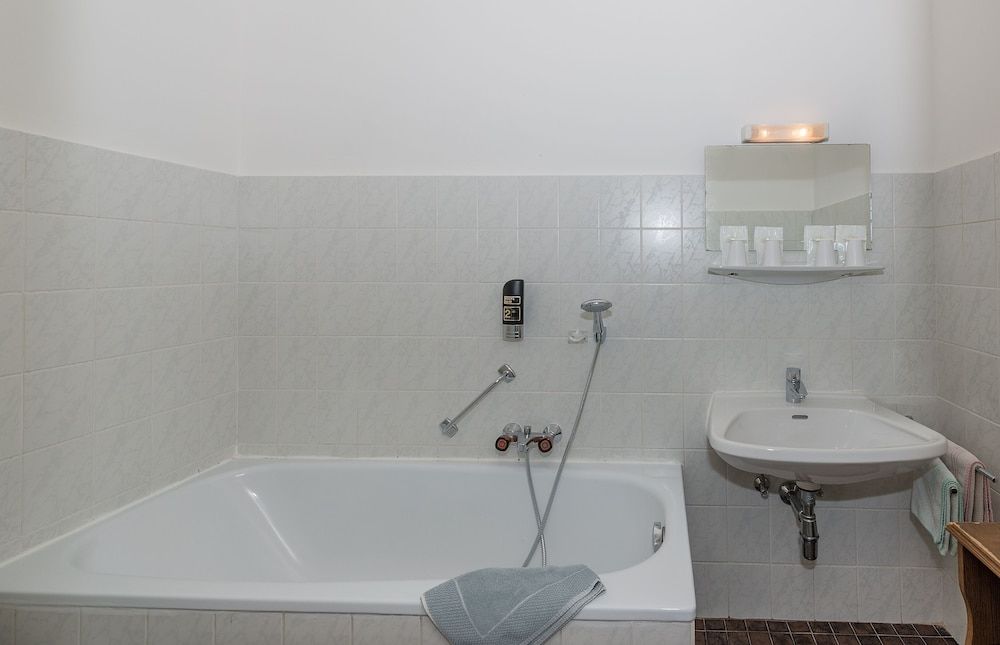 Pension Dr. Geissler Double Room, Shared Bathroom 3