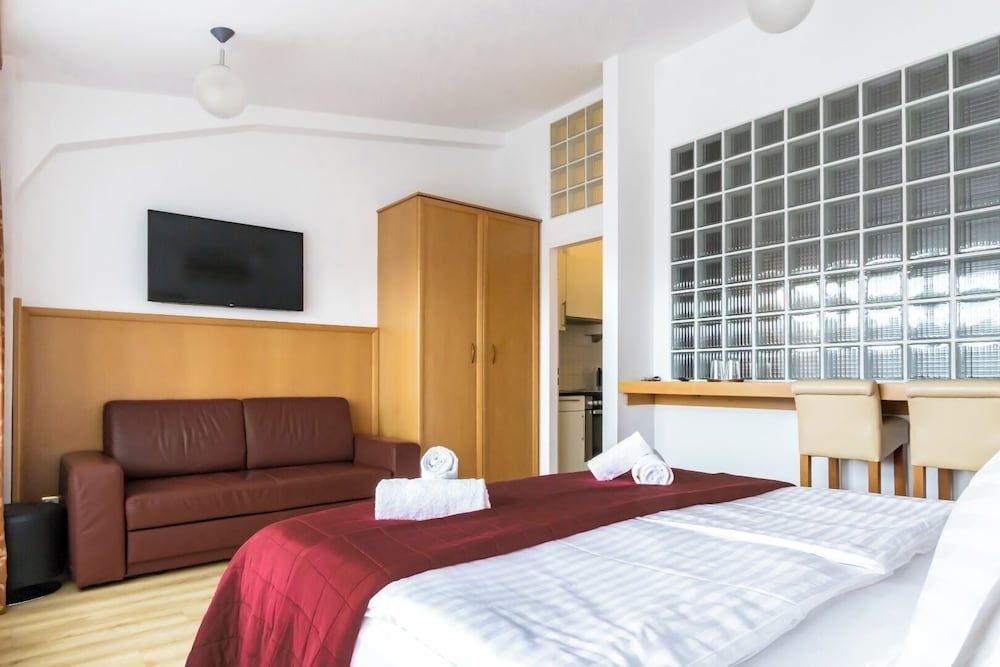 undefined Hotel Corvinus 7