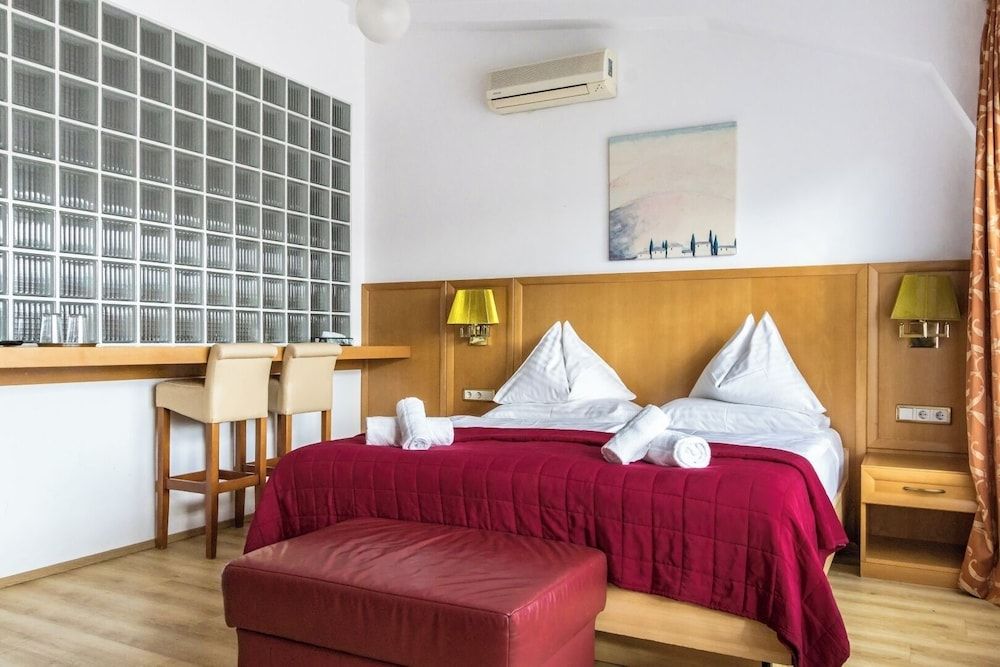 undefined Hotel Corvinus 3