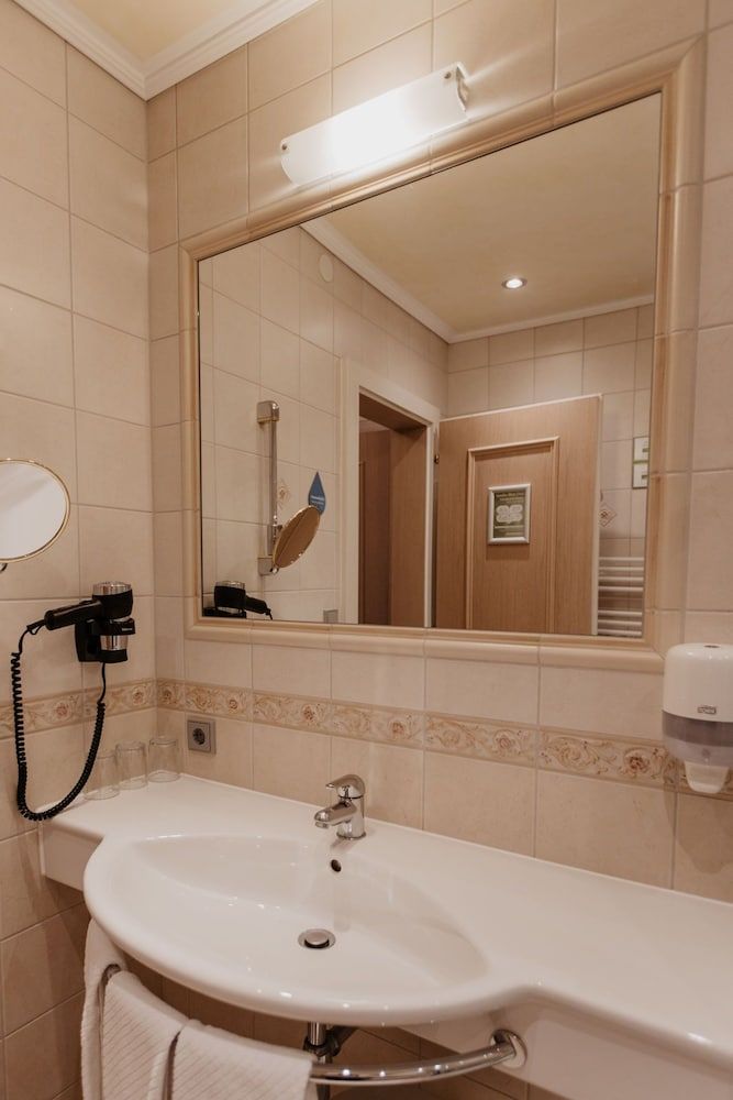 Parkhotel Matrei Triple Room 4