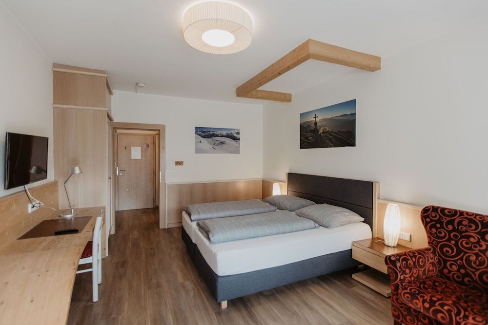 Parkhotel Matrei Comfort Double Room 3