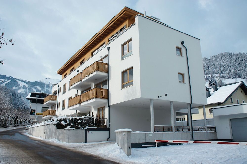 undefined AlpenParks Residence Zell am See 8