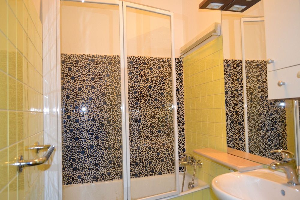 Goldfisch Apartment Vienna Opera House Deluxe Apartment, 1 Bedroom, Kitchen, Courtyard View (excluded 30 EUR Cleaning Fee per stay) 5