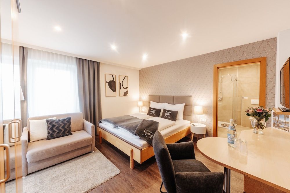 Pension Linder Classic Double Room, Park View, Garden Area 2