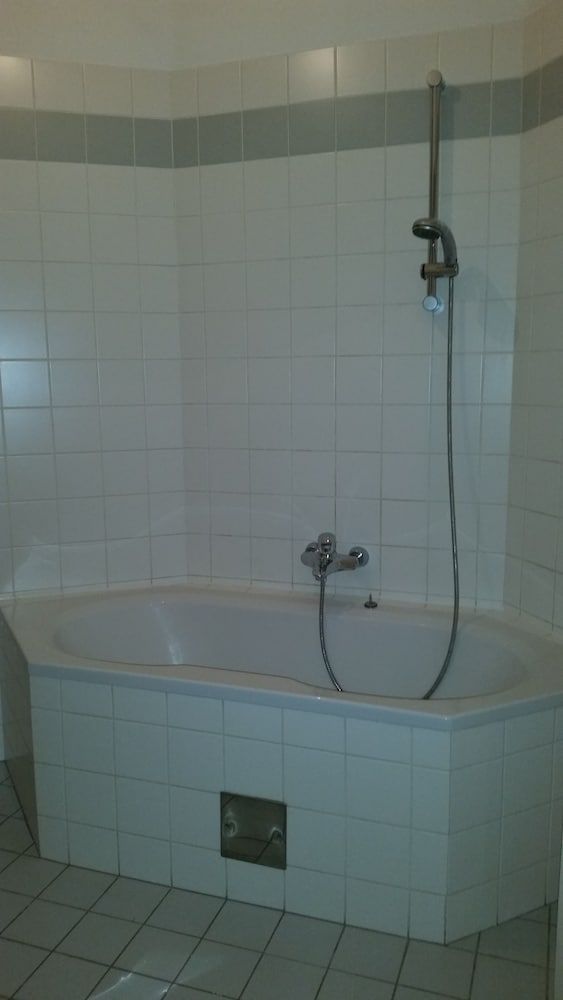 Goldfisch Apartment Central Park Business Apartment, 1 Bedroom, Kitchen, Courtyard View (excluded 35 EUR Cleaning Fee per stay) 8