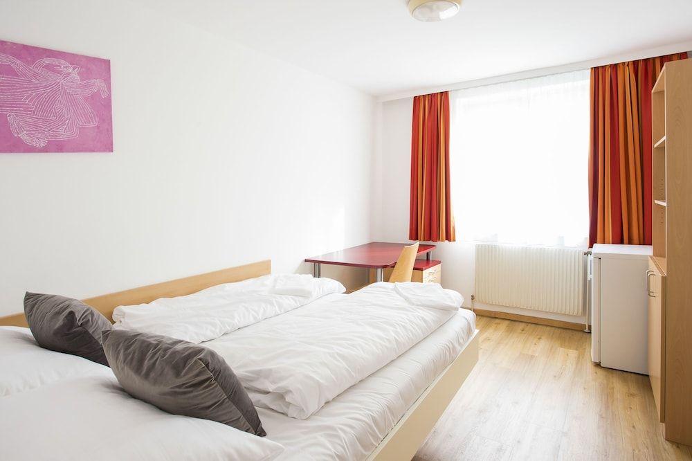 myNext - Westbahnhof Hostel One Double Room, Private Bathroom 2
