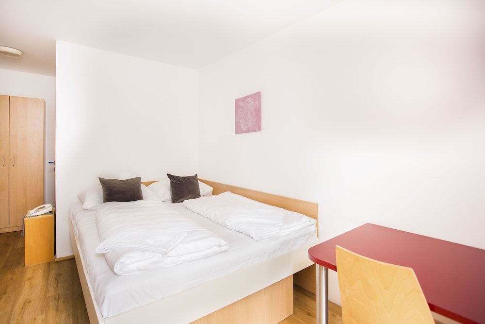 myNext - Westbahnhof Hostel One Double Room, Private Bathroom 3