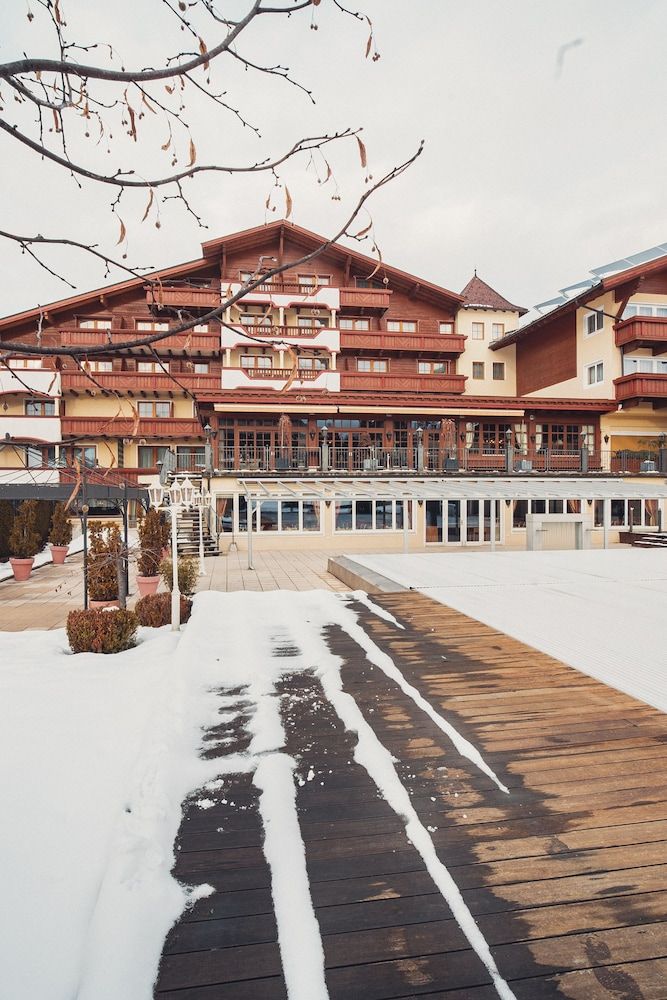 undefined Alpenpark Resort 9