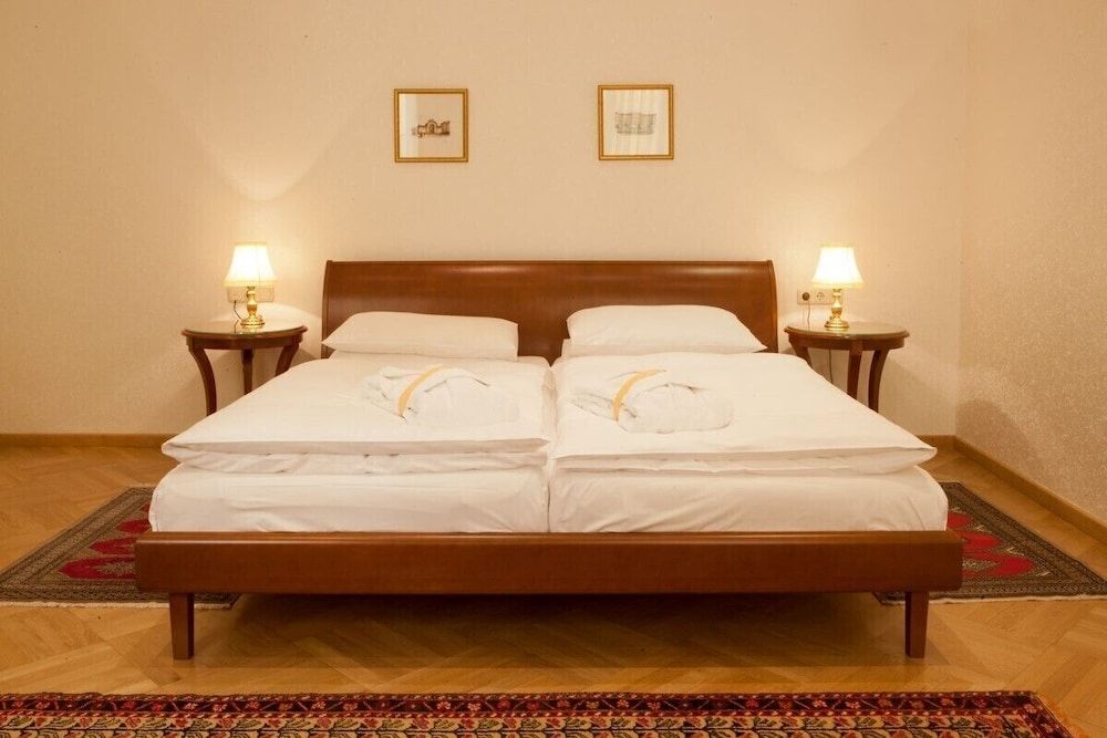 Hotel Kaiserin Elisabeth Double Room 4