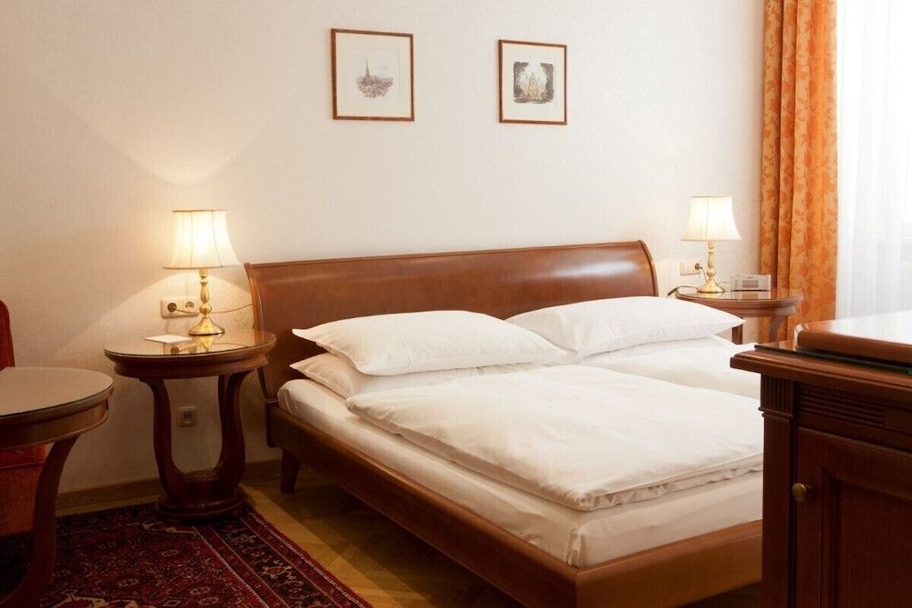 Hotel Kaiserin Elisabeth Double Room 5