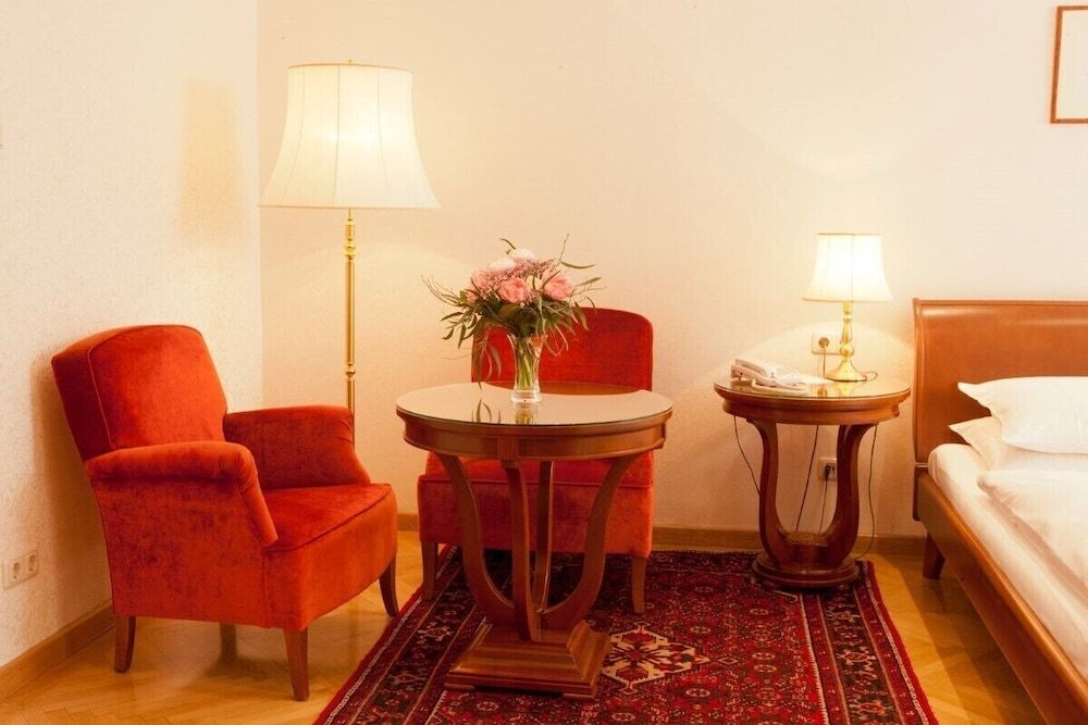 Hotel Kaiserin Elisabeth Double Room 11