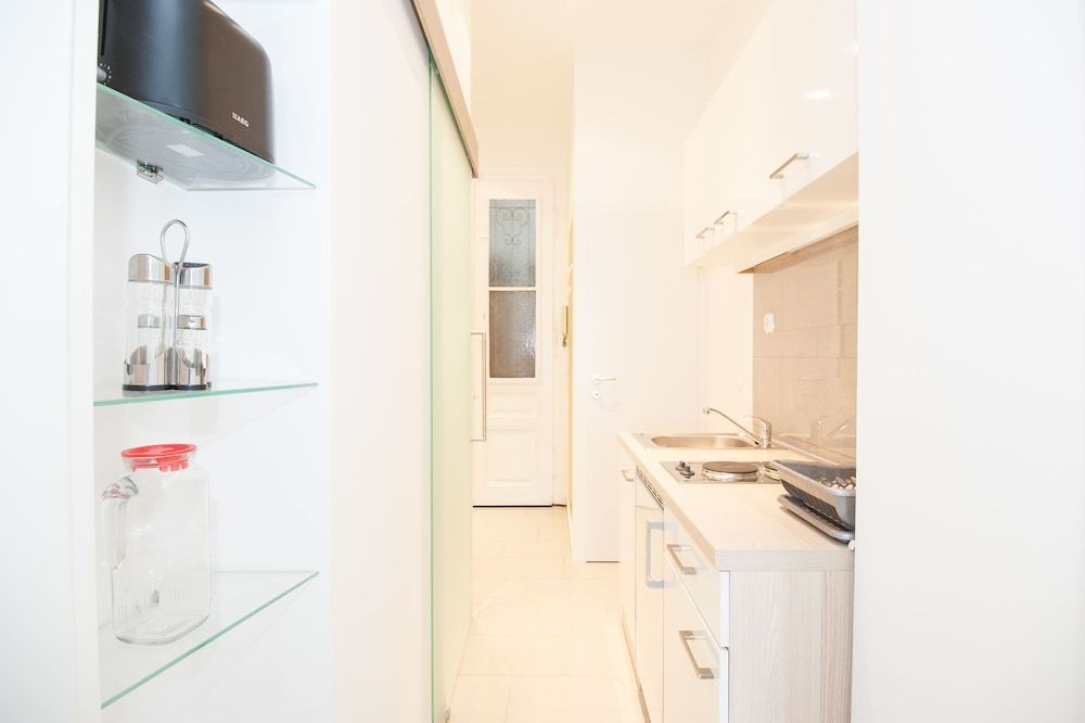 Royal Resort Apartments Westbahnhof Deluxe Studio, Kitchenette 11