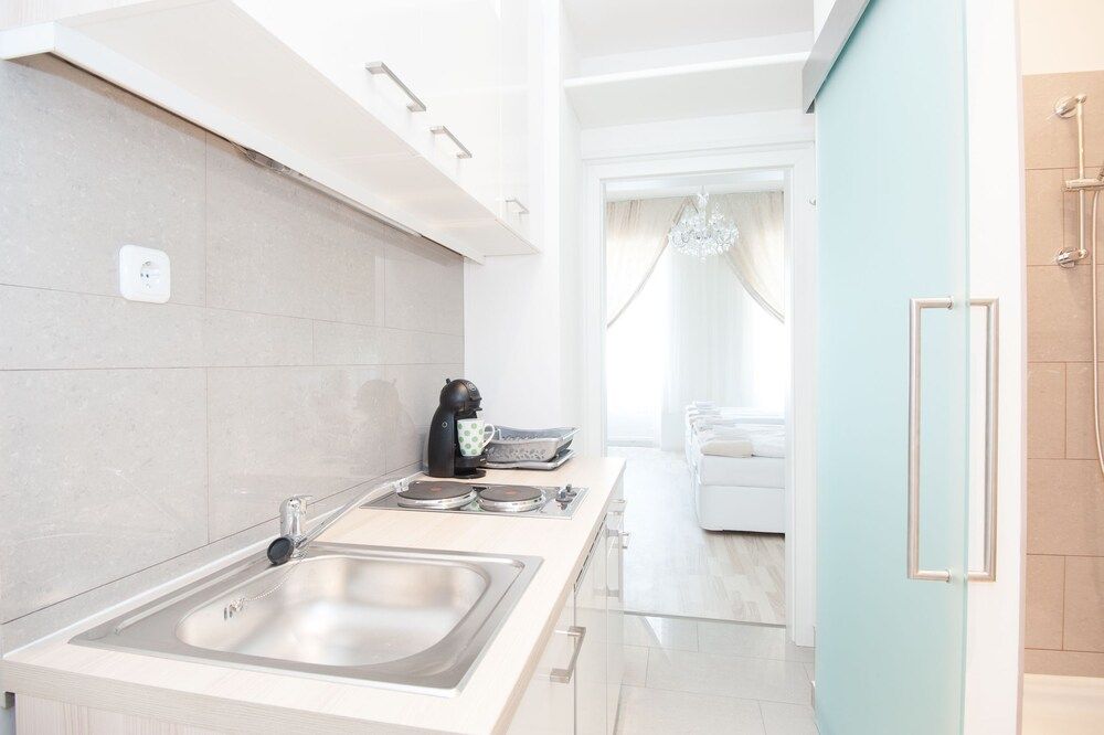 Royal Resort Apartments Westbahnhof Deluxe Studio, Kitchenette 14