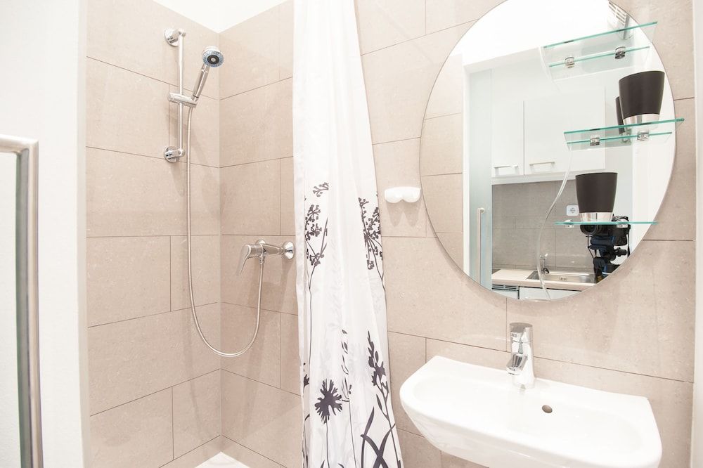 Royal Resort Apartments Westbahnhof Deluxe Studio, Kitchenette 16