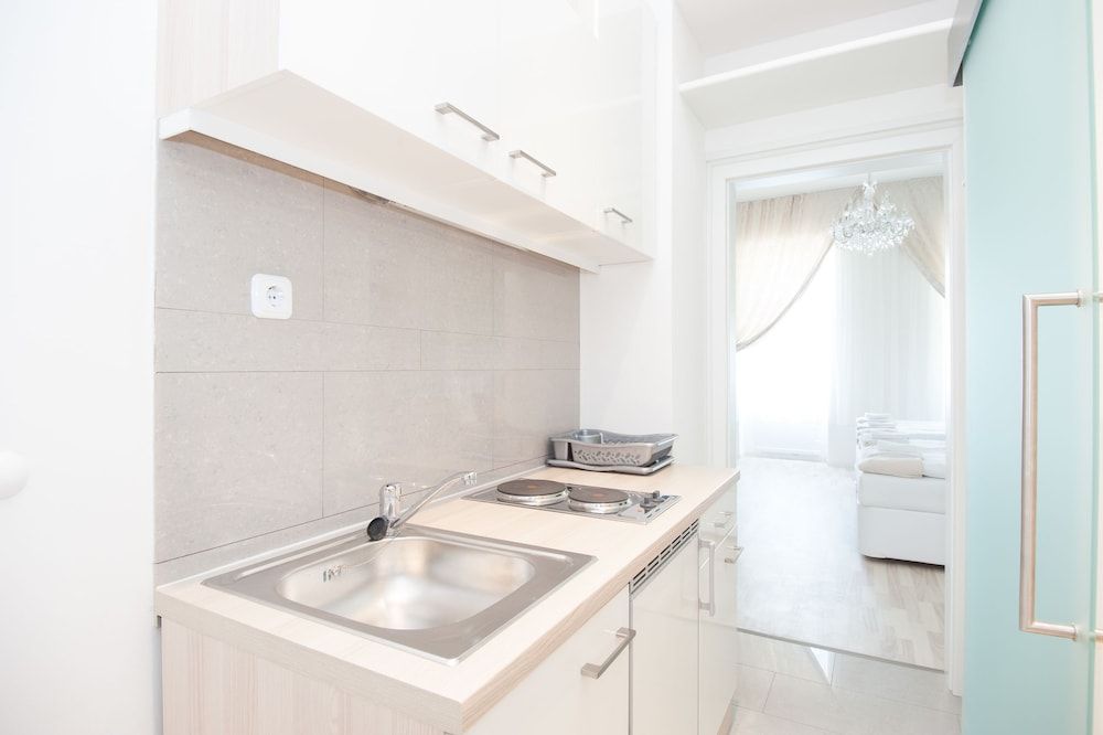 Royal Resort Apartments Westbahnhof Deluxe Studio, Kitchenette 13