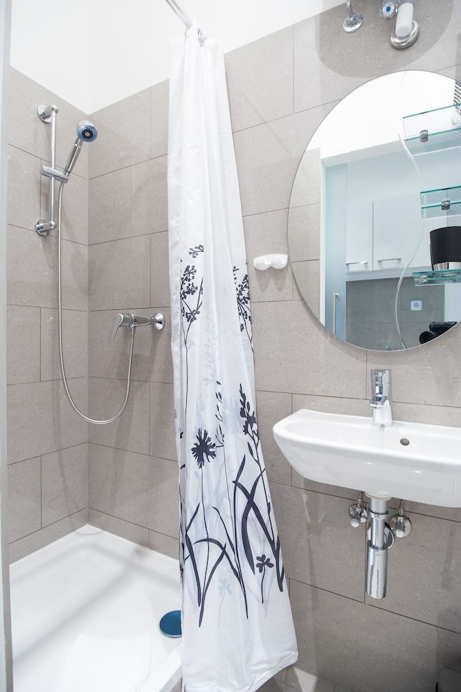 Royal Resort Apartments Westbahnhof Deluxe Studio, Kitchenette 17