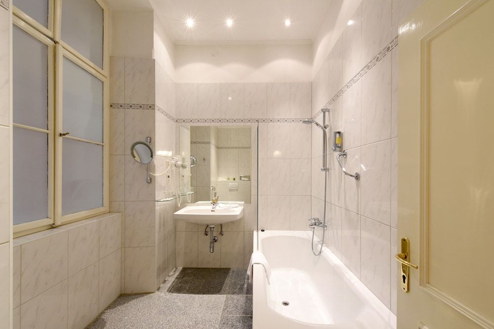 Erzherzog Johann Palais Hotel Classic Double Room 8