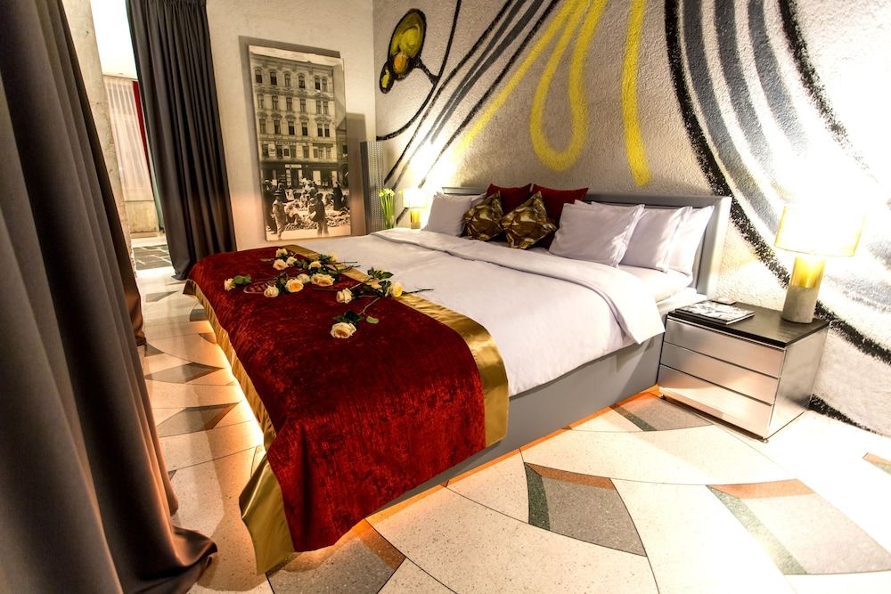 Suite (Caesar’s Paradise)