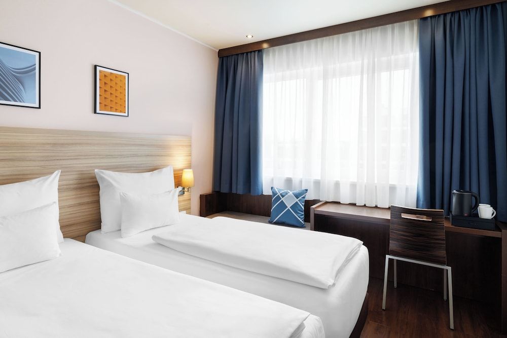 Standard Room, 2 Twin Beds, City View (City View)