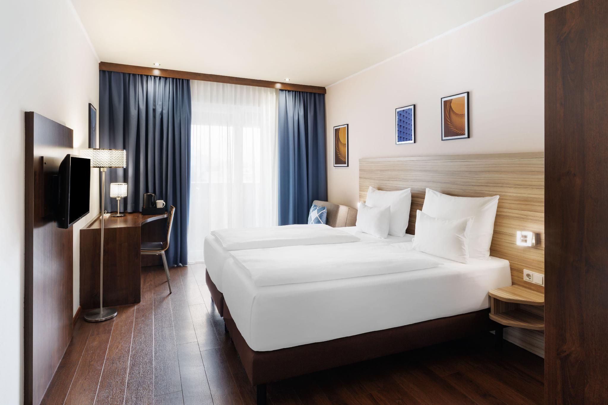 Balcony Standard 2 Twin, Guest room, 2 Twin, City view, Balcony