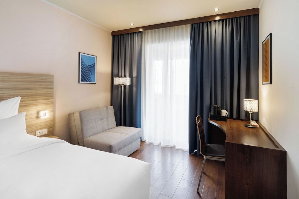 Standard Room, 1 King Bed, Balcony, City View (City View)
