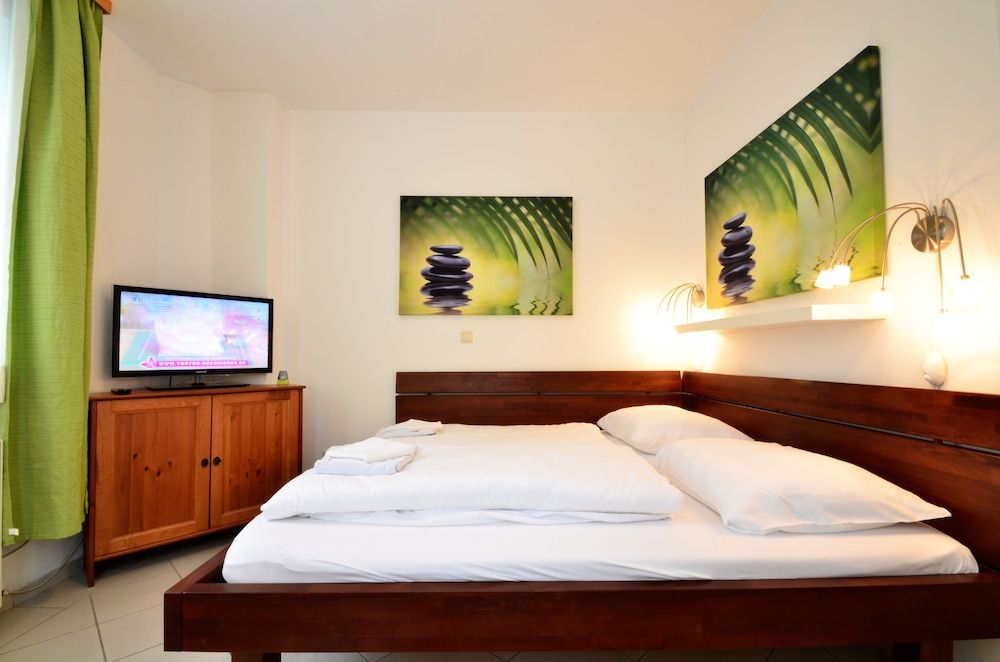 AJO Vienna Garden - Contactless Check-in Apartment, 1 Bedroom, Terrace, Garden View 3