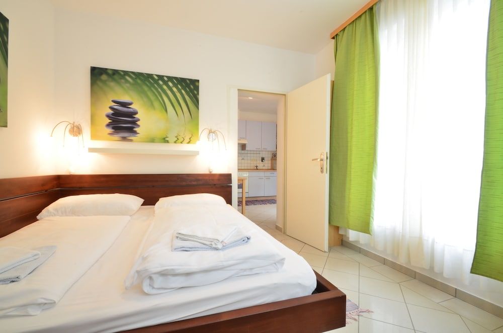 AJO Vienna Garden - Contactless Check-in Apartment, 1 Bedroom, Terrace, Garden View 2