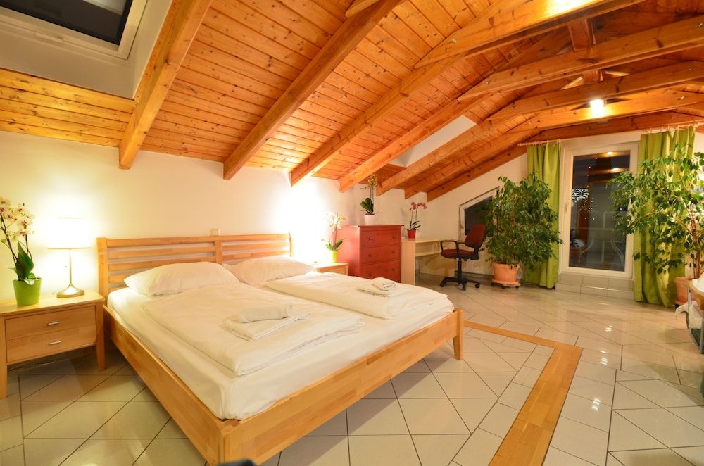 AJO Vienna Garden - Contactless Check-in Deluxe Studio Suite, Terrace, Garden View (50€ cleaning fee on top of the rate)