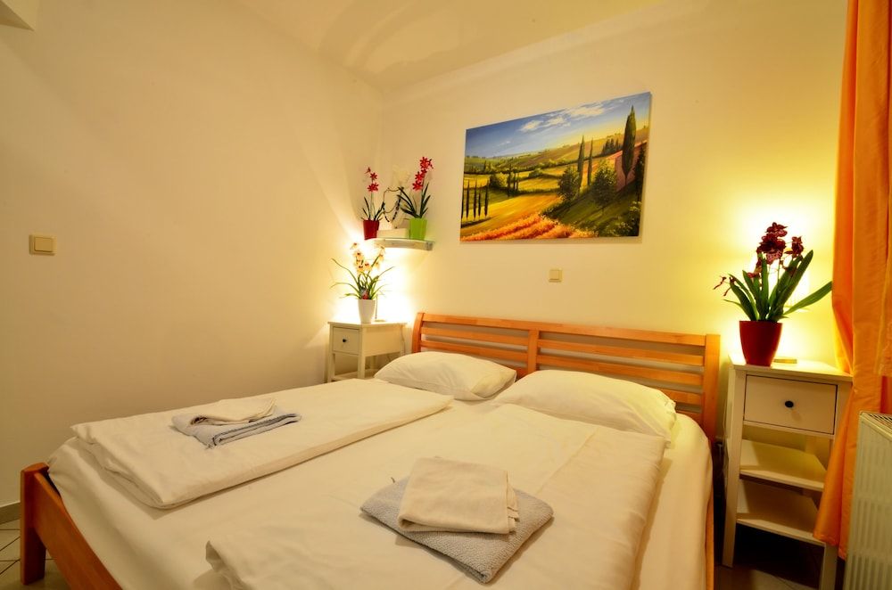 AJO Vienna Garden - Contactless Check-in Apartment, 1 Bedroom, Terrace, Garden View (50€ cleaning fee on top of the rate) 4