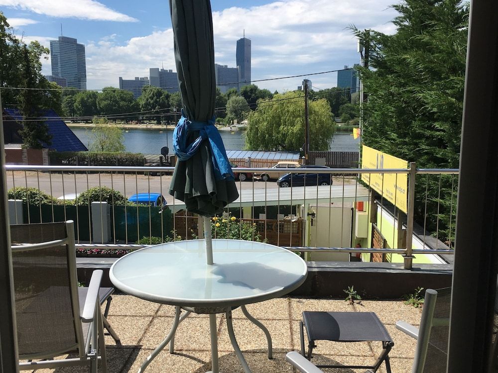 AJO Vienna Garden - Contactless Check-in Deluxe Studio Suite, Terrace, Garden View (50€ cleaning fee on top of the rate) 5