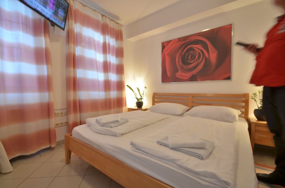 AJO Vienna Garden - Contactless Check-in Apartment, 1 Bedroom, Terrace, Garden View (50€ cleaning fee on top of the rate) 2