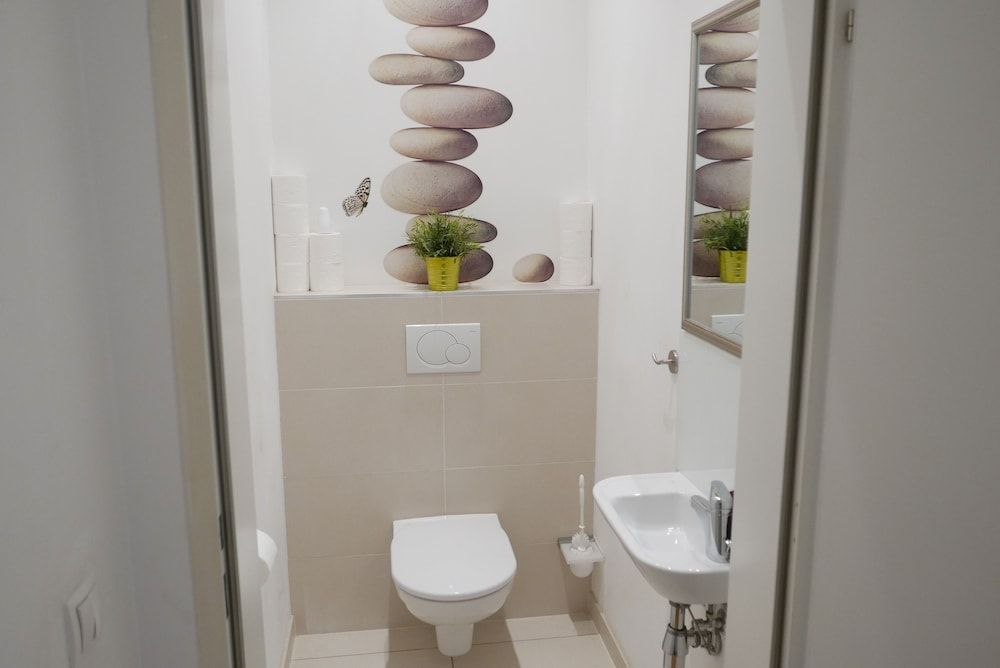 GoVienna Modern Apartment Comfort Apartment, 1 Bedroom, Balcony, Courtyard Area 16