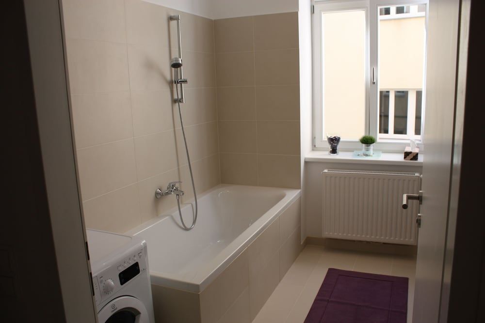 GoVienna Modern Apartment Comfort Apartment, 1 Bedroom, Balcony, Courtyard Area 15