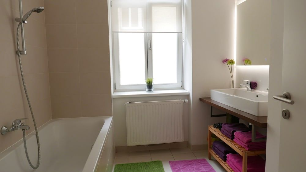 GoVienna Modern Apartment Comfort Apartment, 1 Bedroom, Balcony, Courtyard Area 17