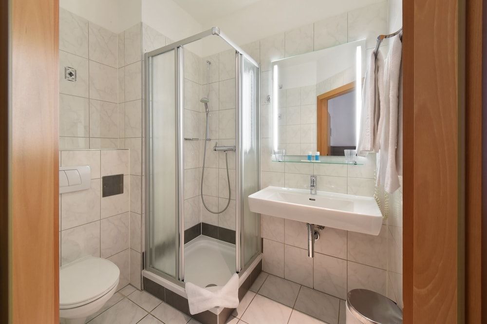 Lucia Hotel Double Room 11