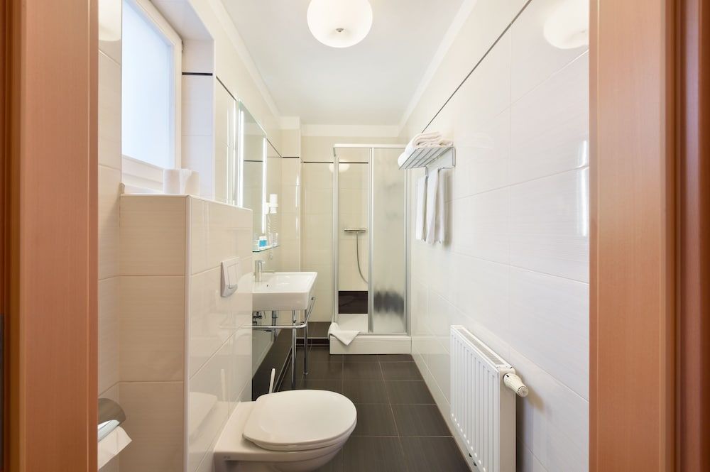 Lucia Hotel Double Room 10