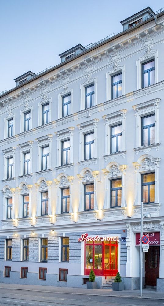 undefined Lucia Hotel 7