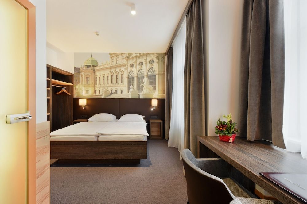 undefined Lucia Hotel