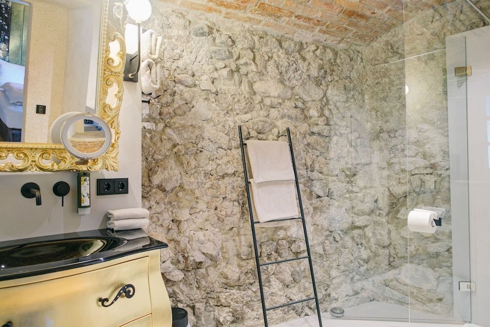 Boutique Hotel im Auracher Löchl Deluxe Double Room 3