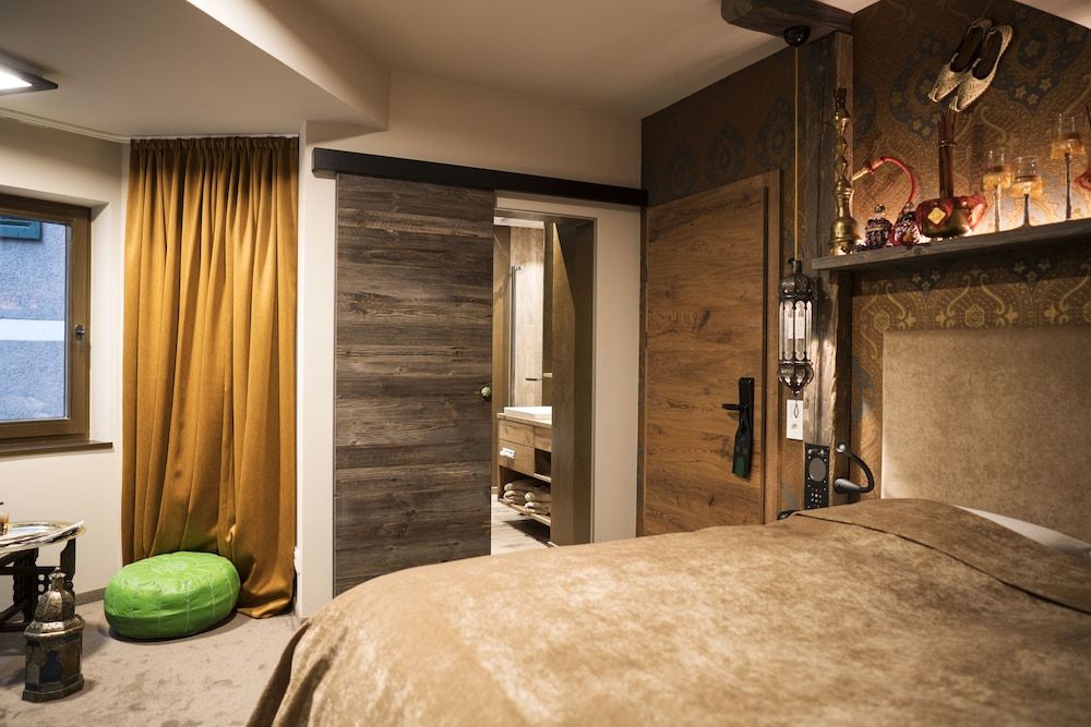 Boutique Hotel im Auracher Löchl Superior Double Room, City View and Fortress View 7