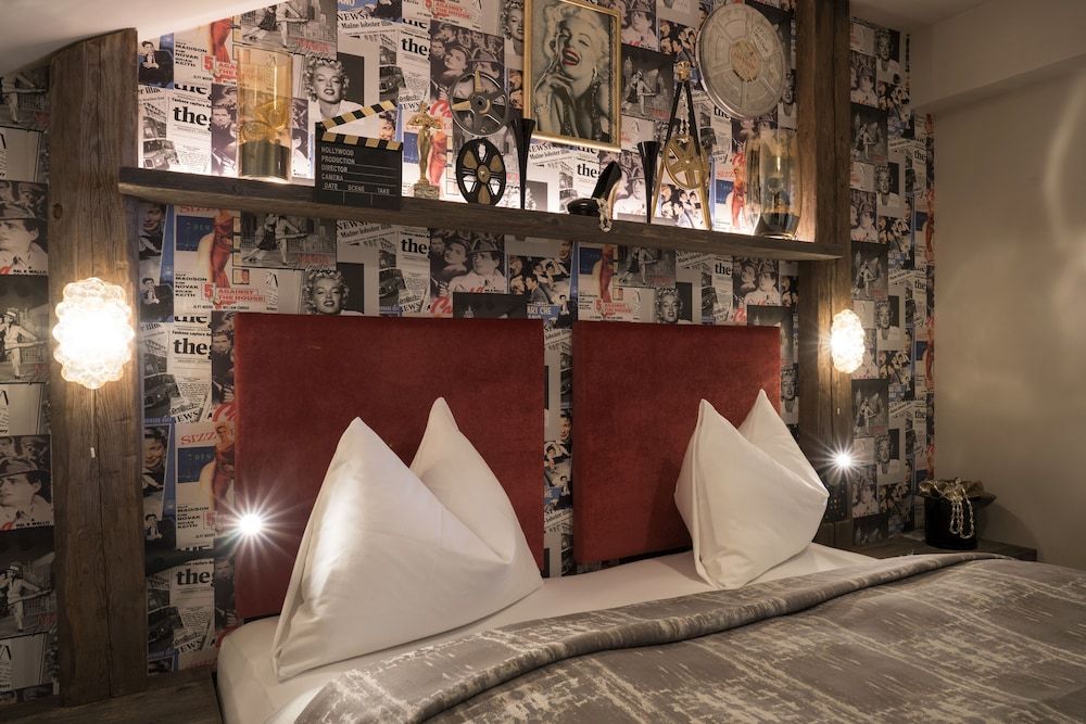 Boutique Hotel im Auracher Löchl Superior Double Room, City View and Fortress View 2