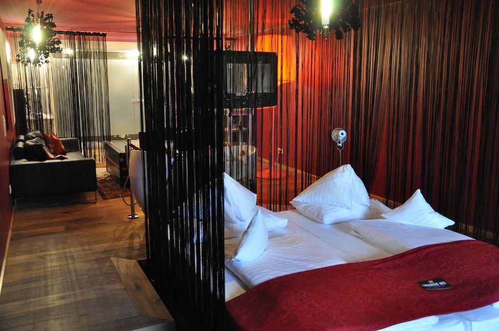 Signature Studio, 1 Double Bed, Courtyard View