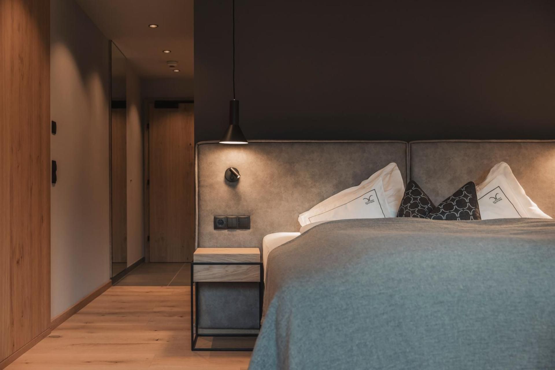 Deluxe Double Room (2 Adults + 1 Child)
