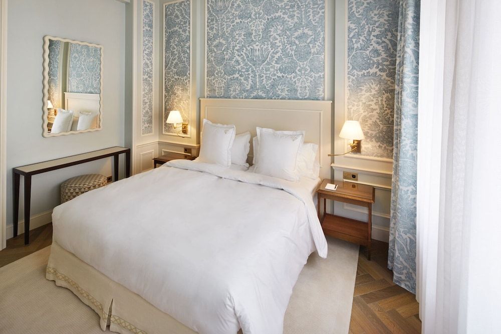 Signature Suite
