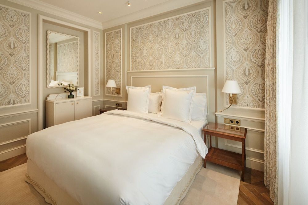 Signature Suite