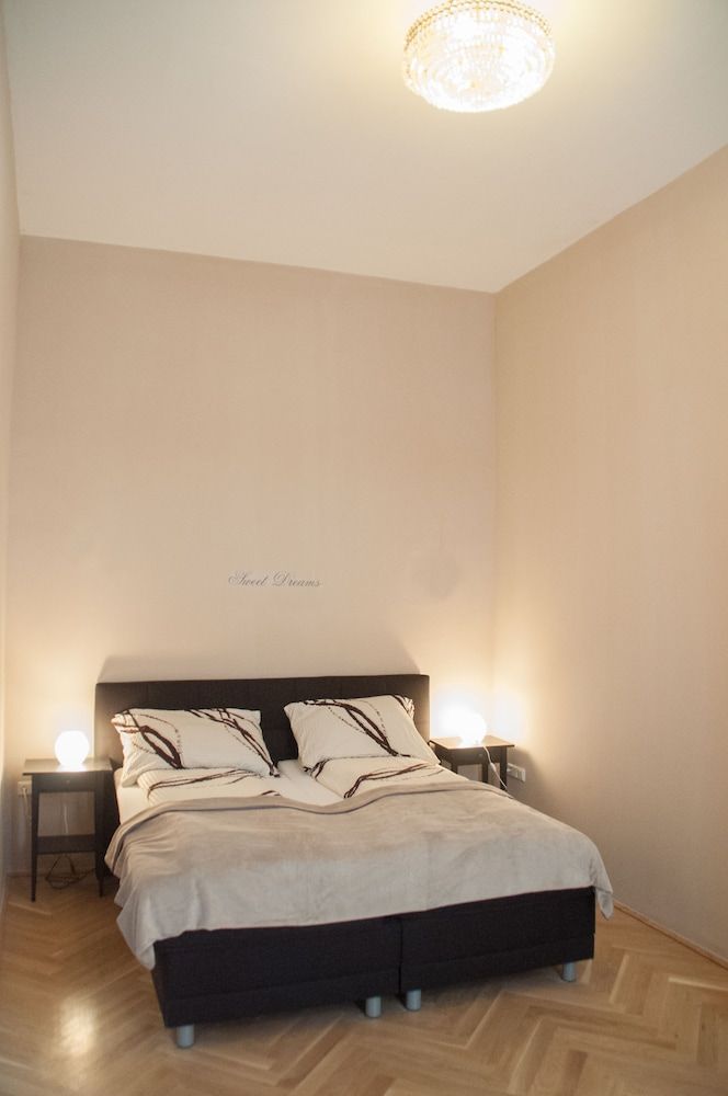 Urban Flats Vienna City Center Apartment, 1 Bedroom, Balcony (Gonzagagasse) 2