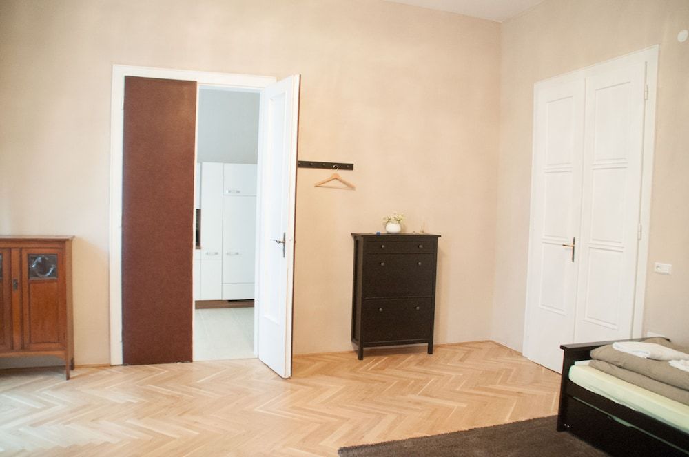 Urban Flats Vienna City Center Apartment, 1 Bedroom, Balcony (Gonzagagasse) 12